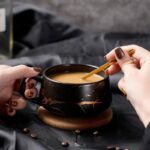 ⁦كوب بورسلين ماربل فاخر – مزود بطبق ومعلقة ستيل جولد⁩ - الصورة ⁦2⁩